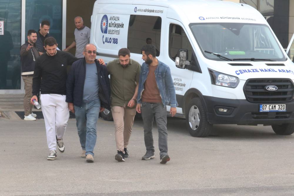 Antalya'da polis memurunun öldürdüğü eşi ve 2 çocuğunun cenazeleri alındı