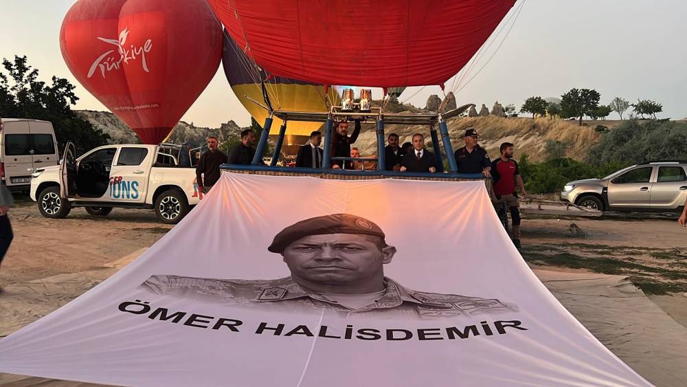 Sıcak hava balonları, 15 Temmuz i&ccedil;in T&uuml;rk bayrakları ile havalandı