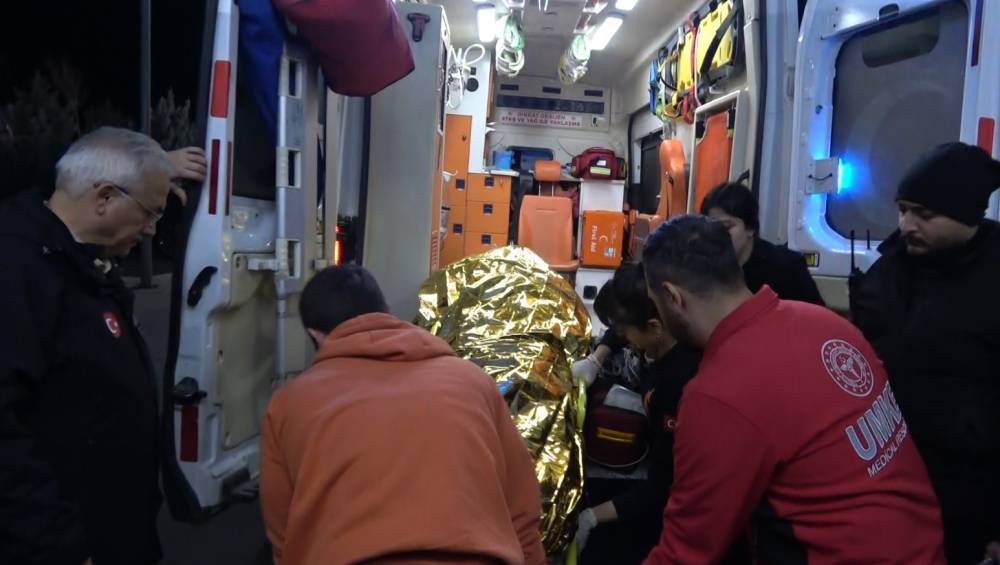 Hasandağı'nda mahsur kalan 2 &uuml;niversiteli, askeri helikopterle kurtarıldı