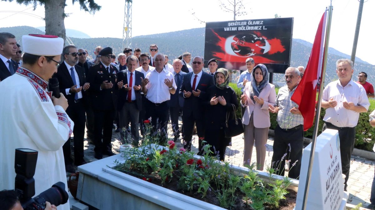 15 Temmuz şehidinin kızı: B&uuml;t&uuml;n duyguları aynı anda yaşıyoruz