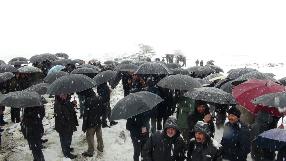 Kazada &ouml;len anne, baba ve 6 aylık bebekleri toprağa verildi