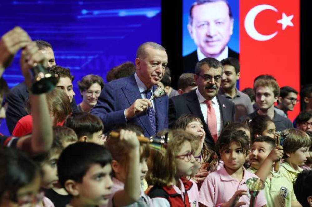 Cumhurbaşkanı Erdoğan: Saatlik ek ders ücretlerinde yaklaşık yüzde 25 oranında ilave bir artışa gidiyoruz