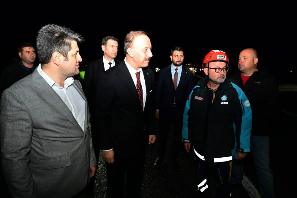 Keçiborlu'da Tarım İşçilerini Taşıyan Midibüs Kaza Yaptı: 17 Yaralı