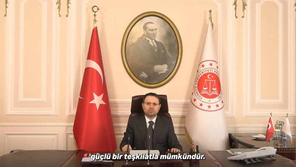 Bakan G&uuml;rlek: Adalet personelimizin &ouml;zl&uuml;k haklarını iyileştirmek i&ccedil;in somut adımlar atacağız