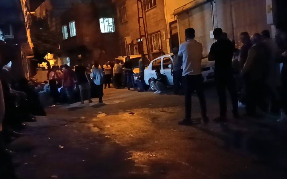 Tartıştığı oğlunu bı&ccedil;akla &ouml;ld&uuml;rd&uuml;