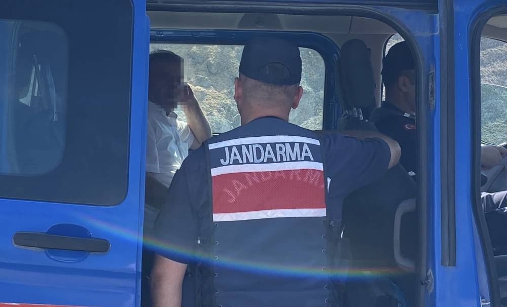 Eskişehir&rsquo;de yolcu otob&uuml;s&uuml; şarampole devrildi: 24 yaralı (2)