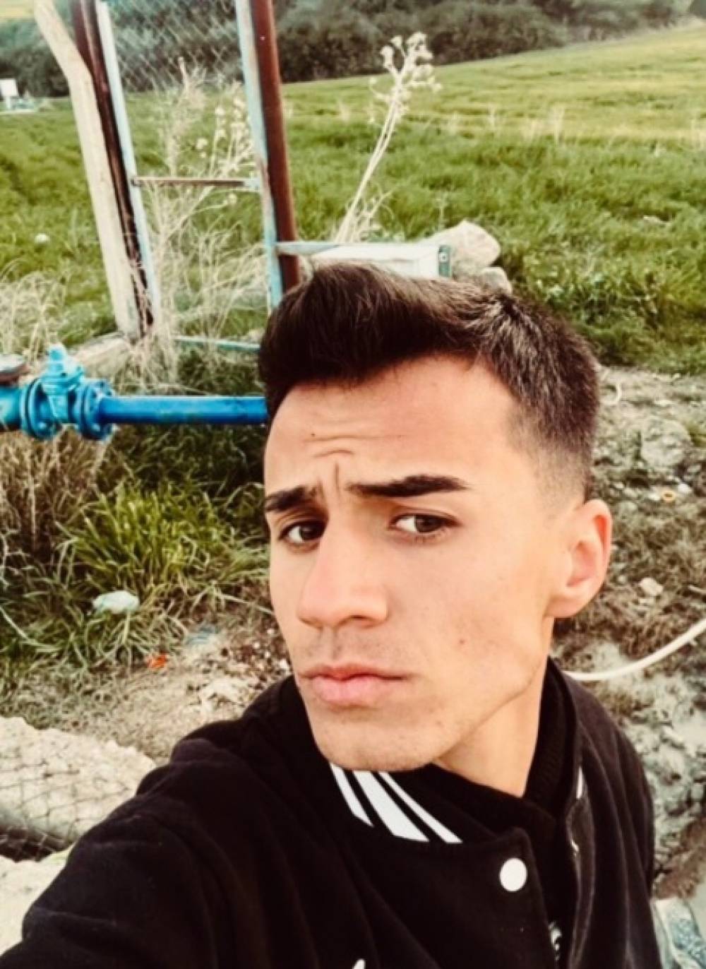 Şalgam suyu fabrikasında doğrama makinesine d&uuml;şen iş&ccedil;i &ouml;ld&uuml;