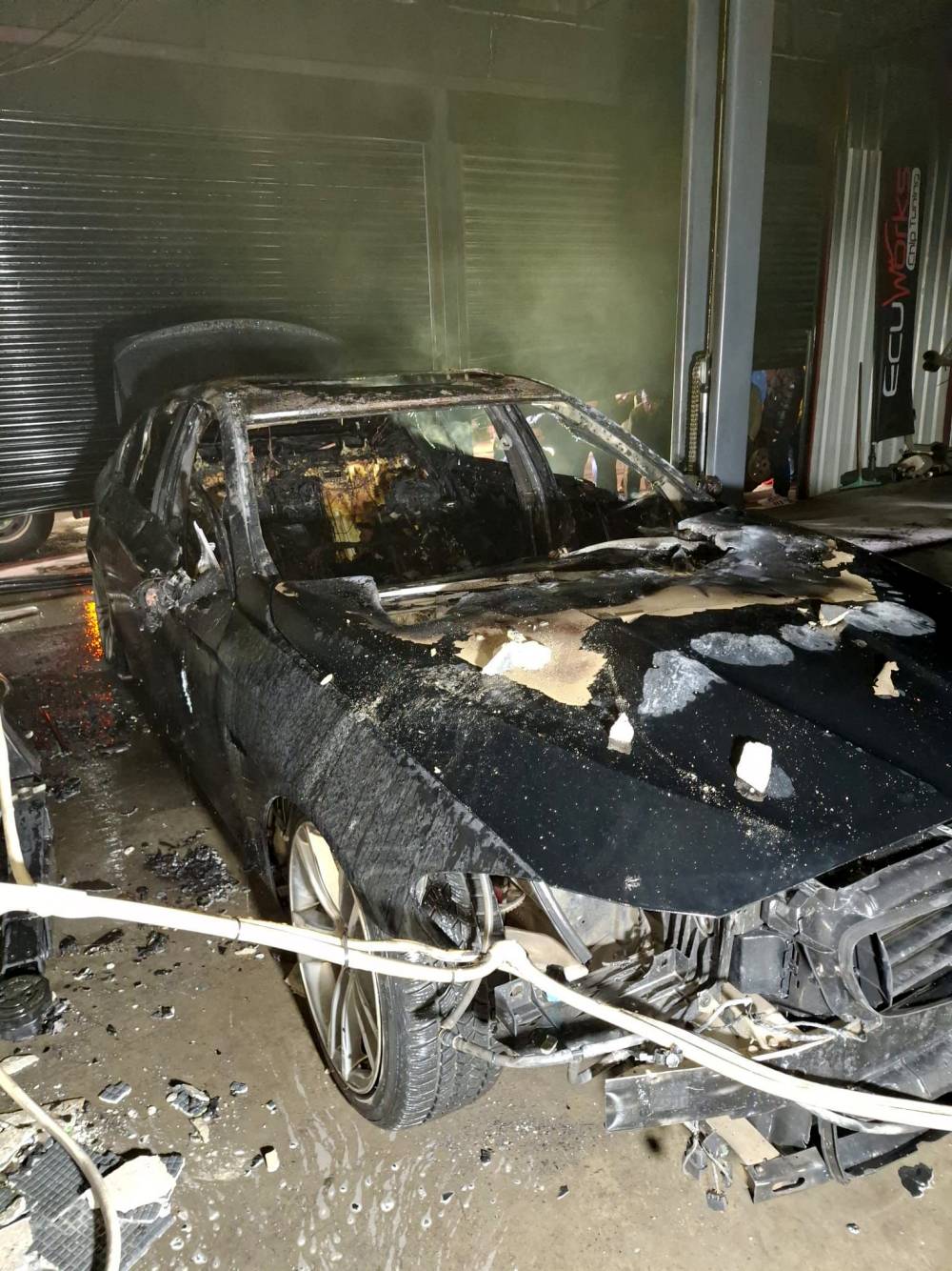 Oto tamirhanesindeki yangın s&ouml;nd&uuml;r&uuml;ld&uuml; 