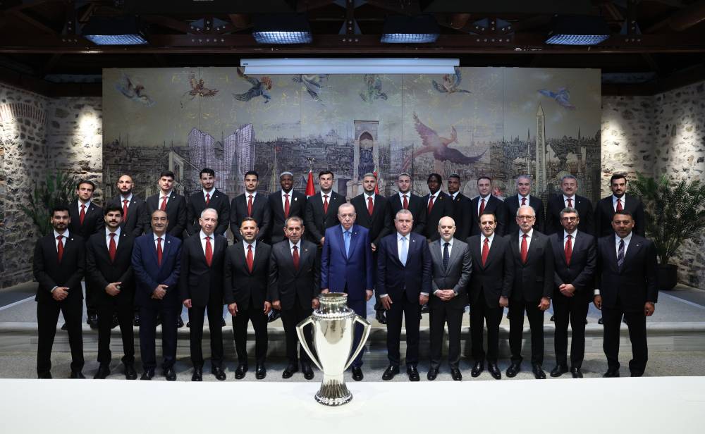 Cumhurbaşkanı Erdoğan, S&uuml;per Lig şampiyonu Galatasaray&rsquo;ı kabul etti