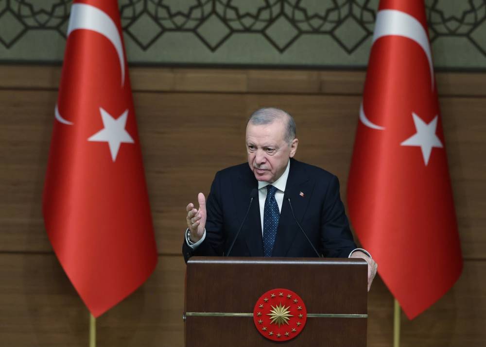 Cumhurbaşkanı Erdoğan: Bug&uuml;n b&uuml;y&uuml;k bir m&uuml;cadelenin tam g&ouml;beğindeyiz