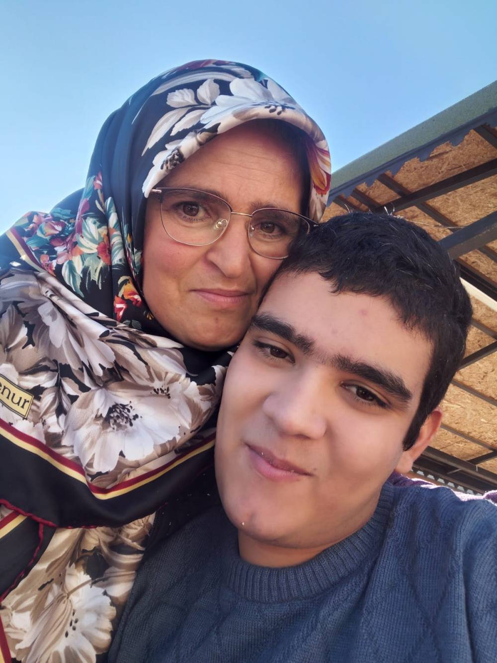 Otizmli &ccedil;ocuğunun başka şehre g&ouml;nderilmesini istemeyen anneye bakanlık el uzattı