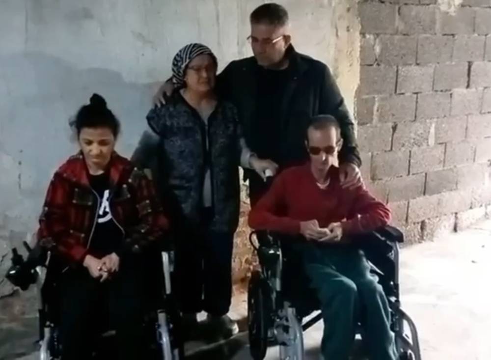 Engelli kardeşler, ak&uuml;l&uuml; sandalyelerine kavuştu