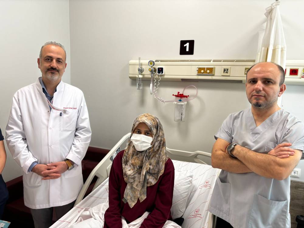 Tatile geldiği Antalya'da kanser olduğunu &ouml;ğrendi; &ouml;ğrencilerine kavuşacağı g&uuml;n&uuml; iple &ccedil;ekiyor