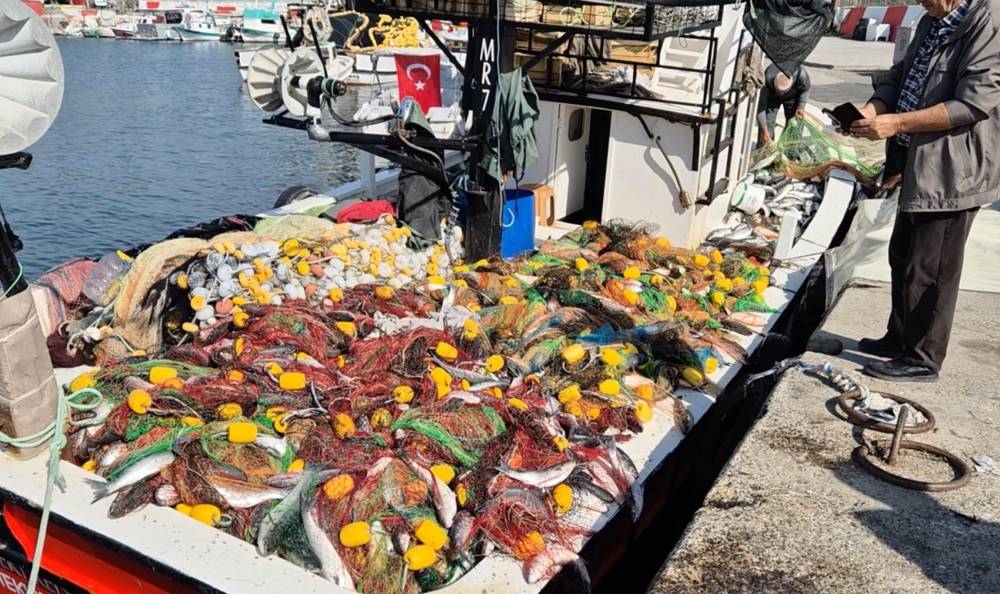 Tekirdağ&rsquo;da tekneyle denize a&ccedil;ılan balık&ccedil;ılar, 1,5 ton kefal avladı