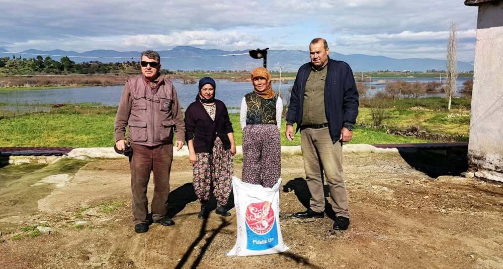 Aydın&rsquo;da baharın m&uuml;jdecisi olan leylekleri ilk g&ouml;renler bir &ccedil;uval un kazandı