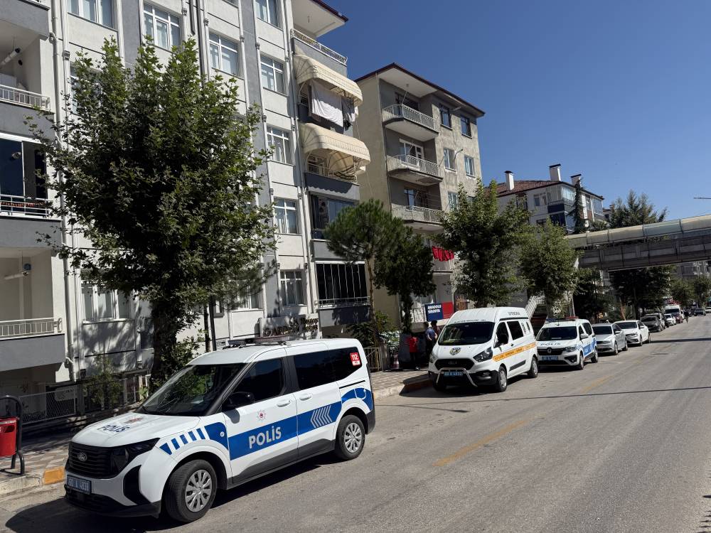 Balkondan d&uuml;ş&uuml;p hayatını kaybetti