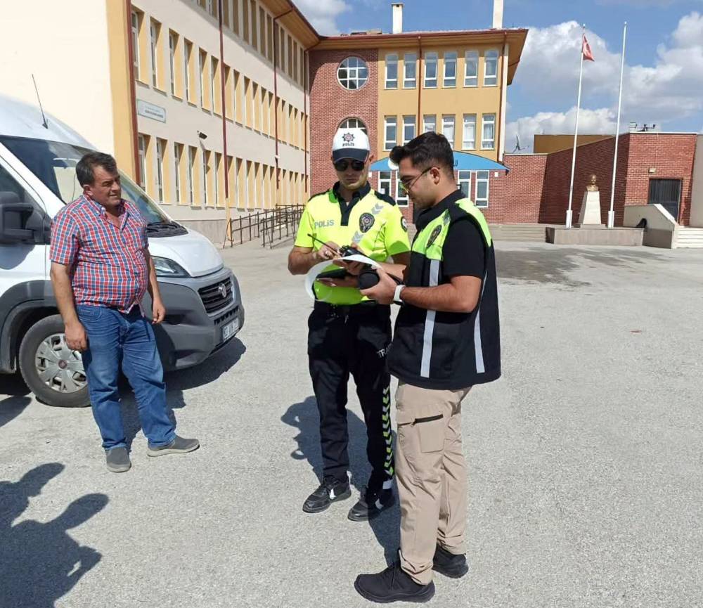 Okul &ccedil;evreleri ve servisler denetlendi
