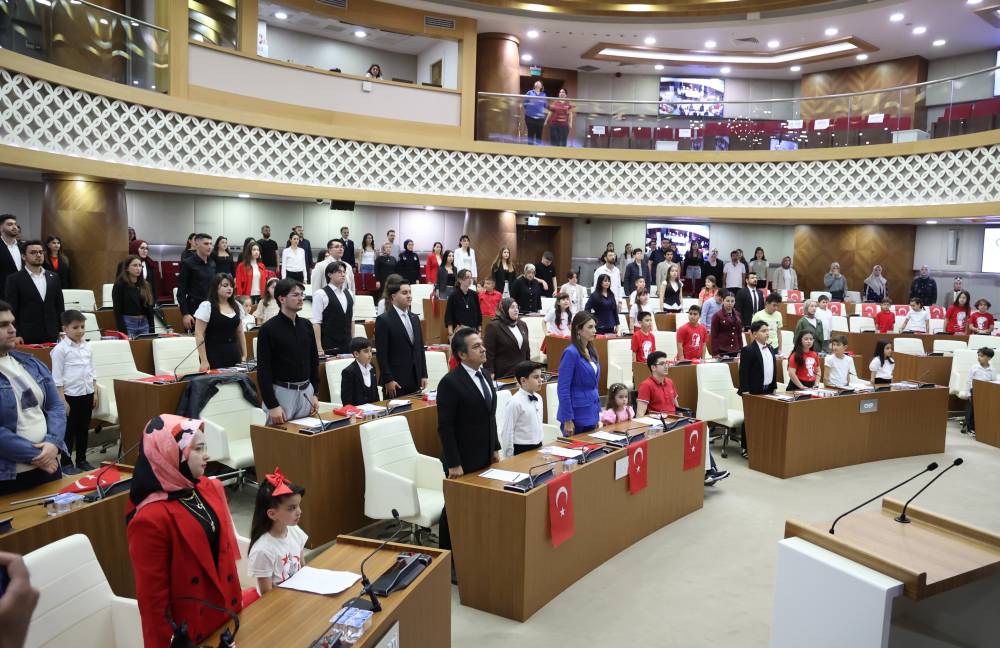 Antalya B&uuml;y&uuml;kşehir Meclisi'nde koltuklar &ccedil;ocuklarda 