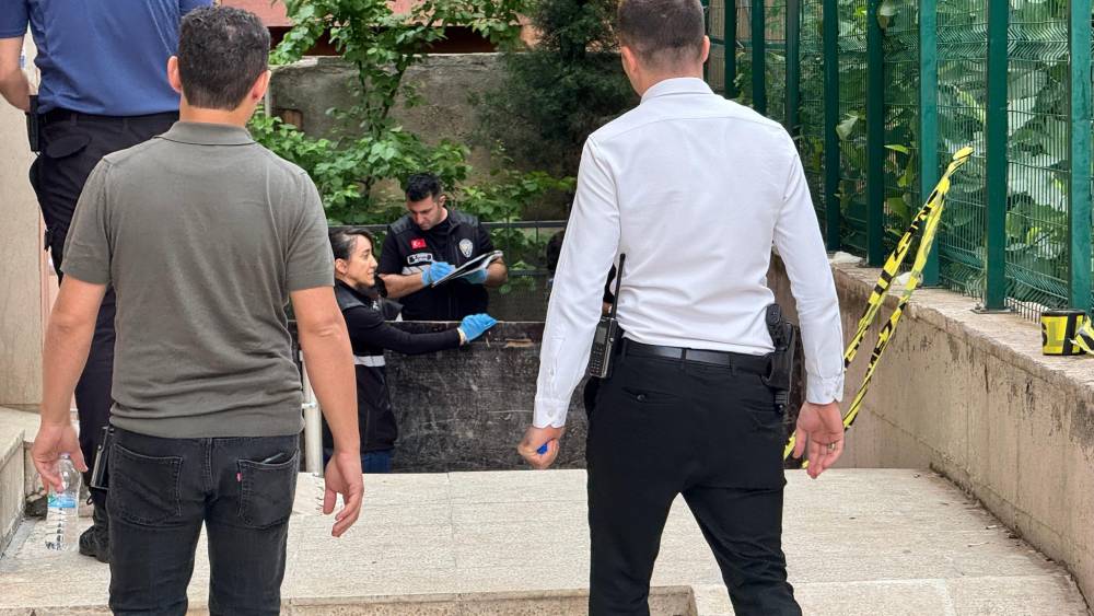 Temizlik yaparken 5&rsquo;inci kattan d&uuml;şen kadın &ouml;ld&uuml;