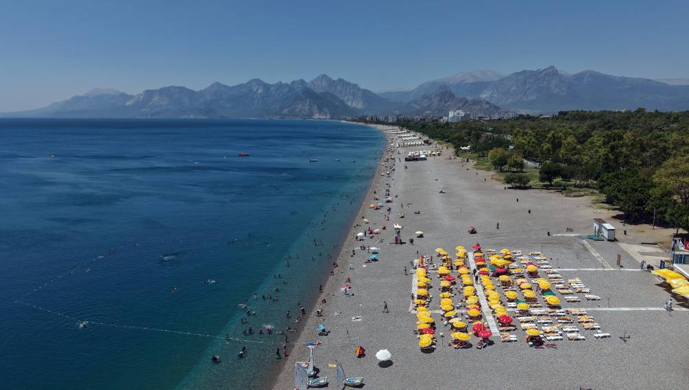 Antalya'da hissedilen sıcaklık 44 dereceyi buldu 
