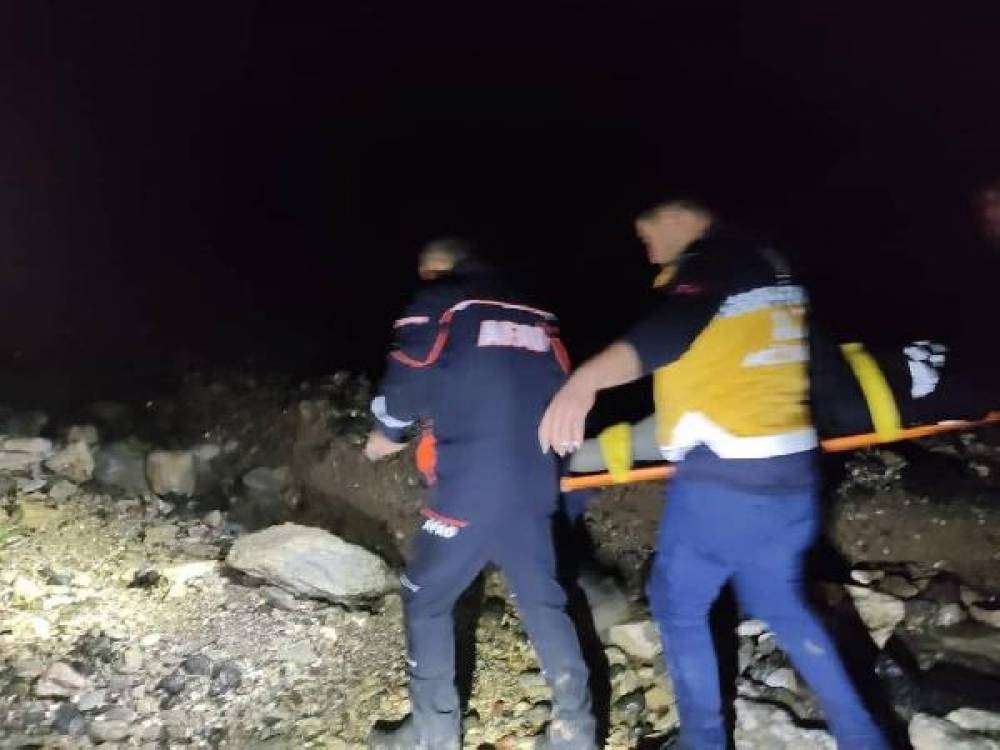 Kadını darbedip, uçuruma attılar