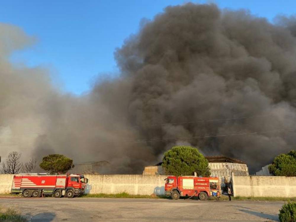 Manisa'da geri dönüşüm tesisinde yangın 