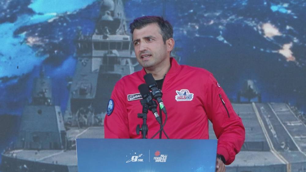Sel&ccedil;uk Bayraktar: Mavi Vatan&rsquo;ın kaderine T&uuml;rk gen&ccedil;liğinin bağımsızlık m&uuml;hr&uuml;n&uuml; bir kez daha vurduk