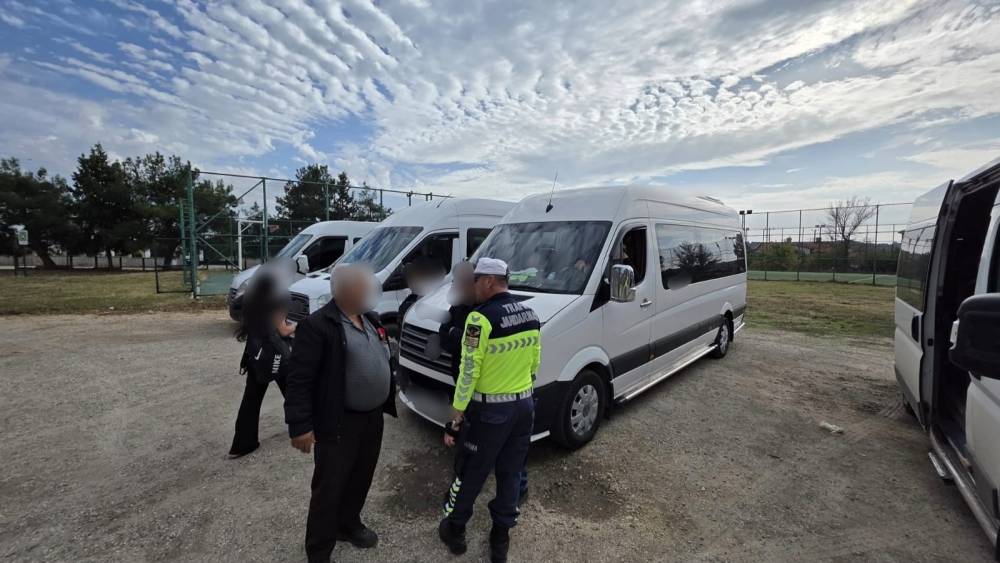 3 &ouml;ğrenci servisi s&uuml;r&uuml;c&uuml;s&uuml;ne 34 bin 415 lira ceza