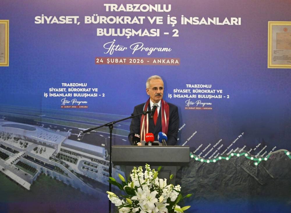 Bakan Uraloğlu, Trabzon&rsquo;a deniz dolgusu &uuml;zerine yapılacak havalimanı hakkında bilgi verdi