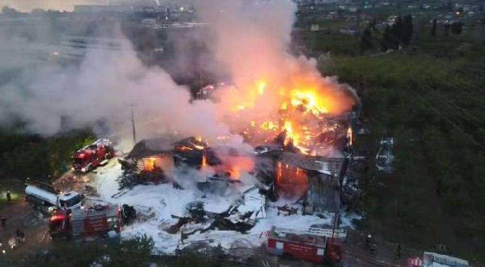 Yalova'da kereste fabrikasında yangın (2)