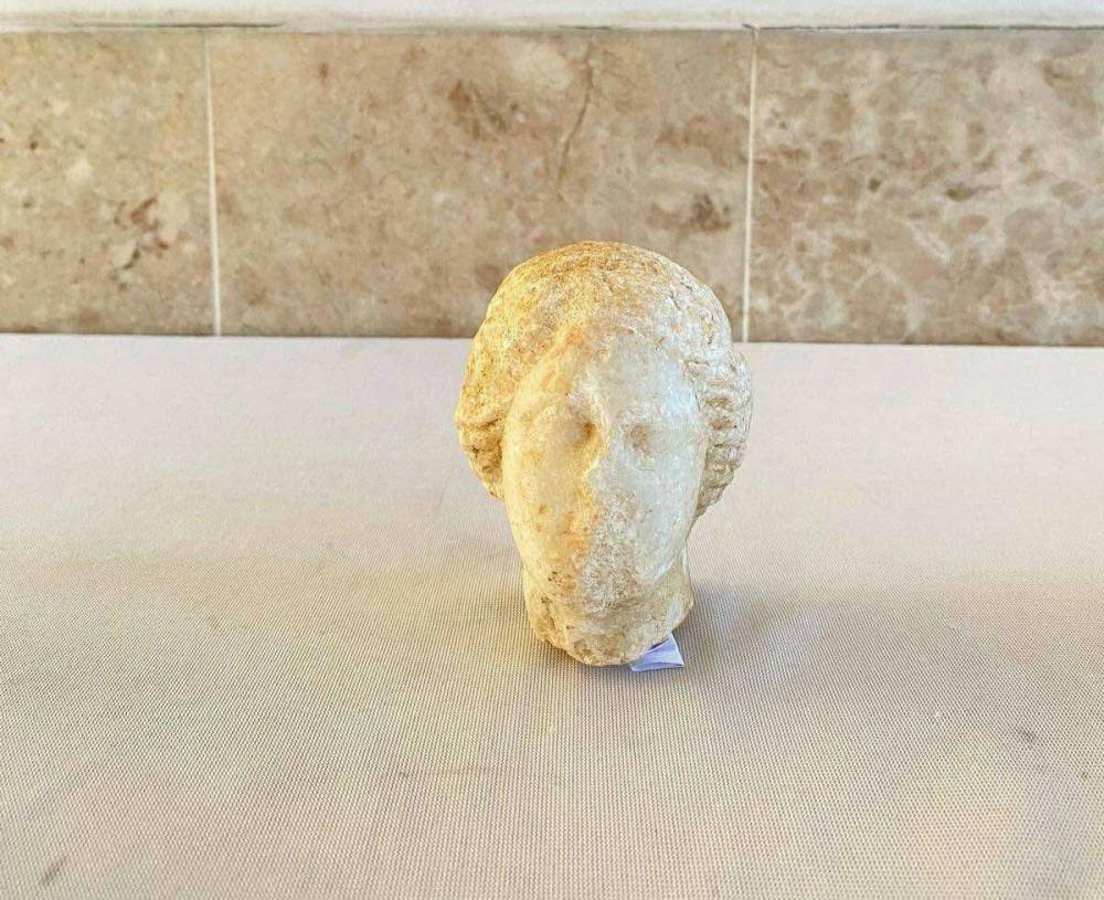 Aydın'da kaçak kazıda bulduğu heykel başıyla yakalandı