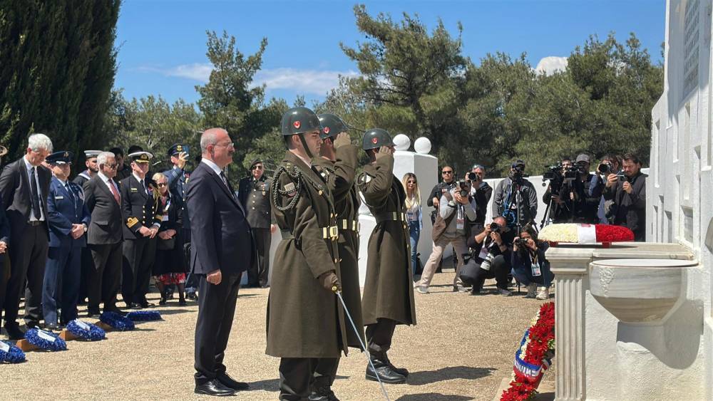 &Ccedil;anakkale Kara Savaşları'nın 111'inci yıl d&ouml;n&uuml;m&uuml;nde şehitler anıldı (2)