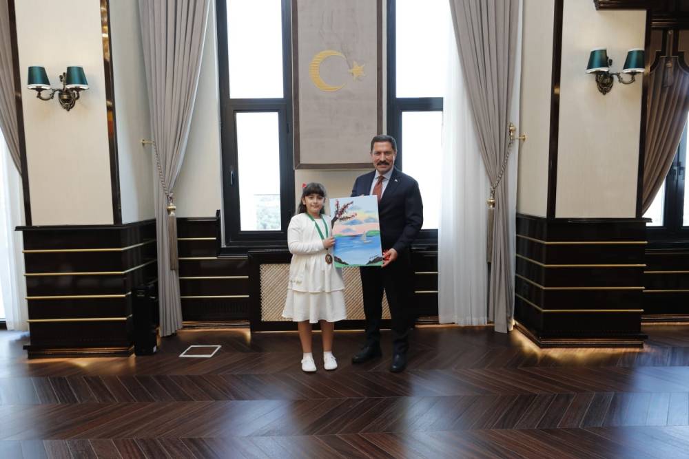 Şehit polisin 9 yaşındaki kızı, Uluslararası İngilizce Olimpiyatı'nda d&uuml;nya 3'&uuml;nc&uuml;s&uuml; oldu