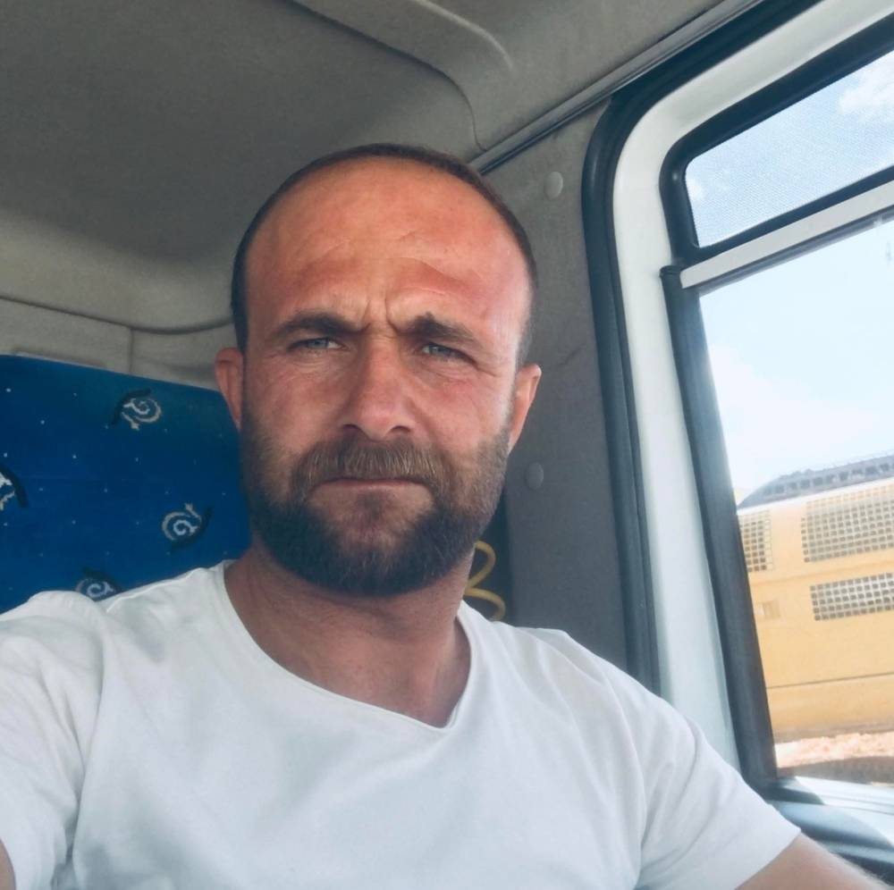 Seyir halindeki kamyonun kupası d&uuml;şt&uuml;, şof&ouml;r &ouml;ld&uuml; (2)