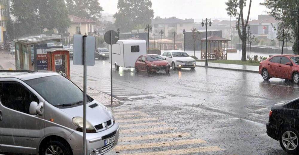  Tekirdağ'da sağanak etkili oldu