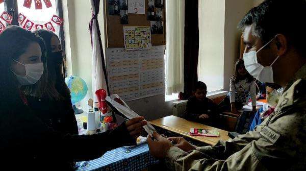 Jandarmadan 2 bin 300 rakımlı köylerde görevli öğretmenlere ziyaret