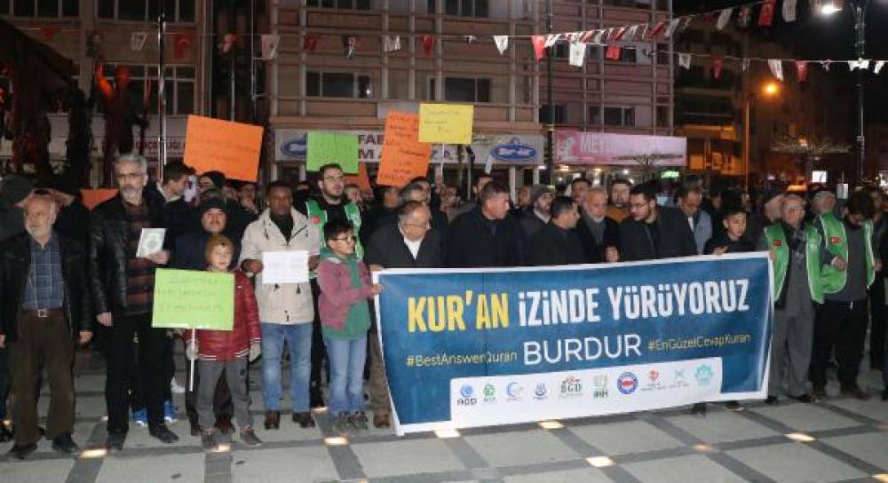 Burdur'da İsveç'te Kur'an-ı Kerim yakılmasına tepki