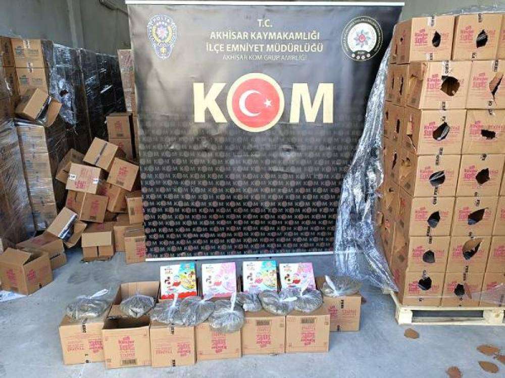 Gıda kolilerinden 'inşaat kumu' çıktı; depo sahibi gözaltına alındı 