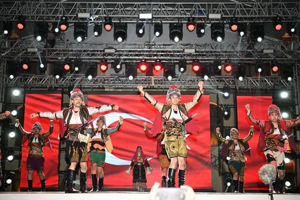 Manisa'da Halk Dansları Gala Gecesi düzenlendi