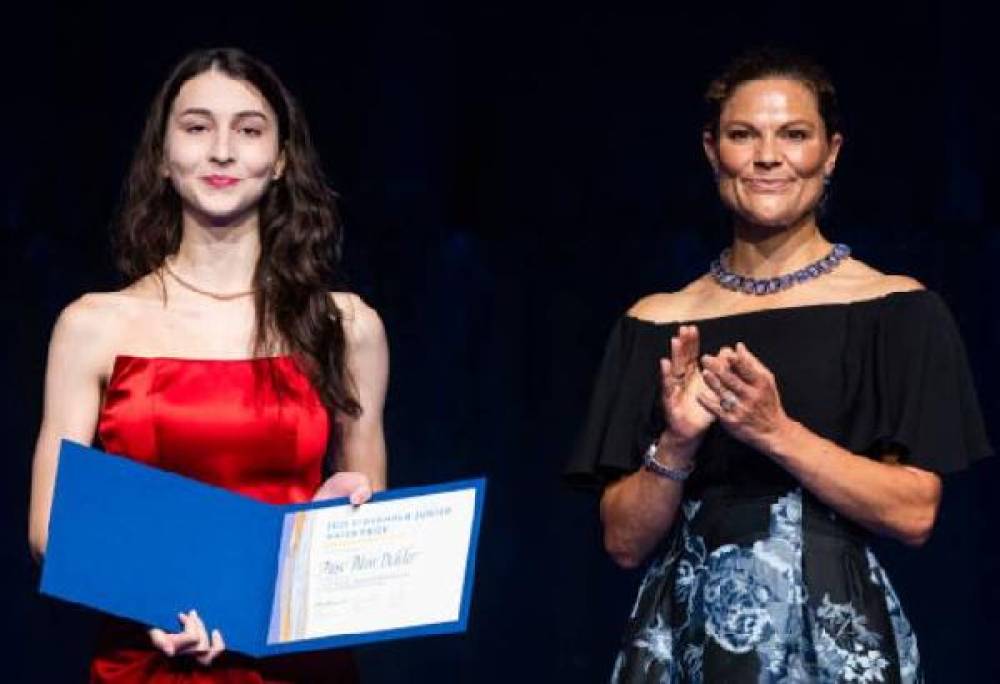 Lise öğrencisi Ayşe, Stockholm'de düzenlenen yarışmadan ödülle döndü