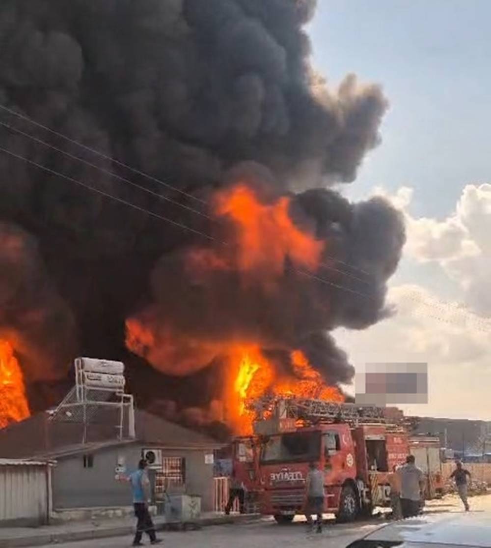 Elazığ&rsquo;da fabrika yangını; ekipler m&uuml;dahale ediyor