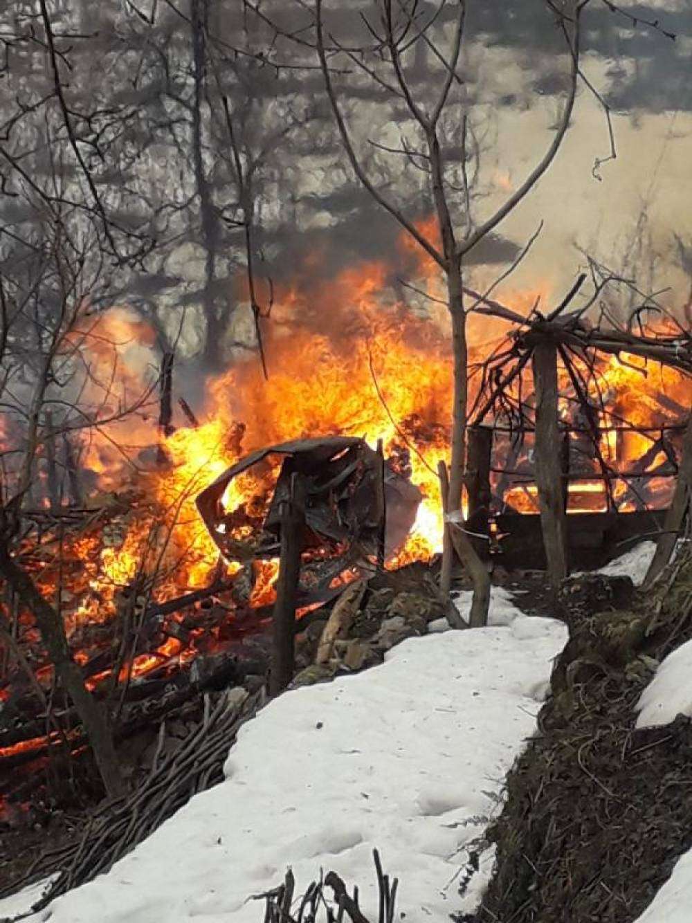 Kastamonu'da 2 katlı ahşap ev yandı; anne öldü, kızı yaralı