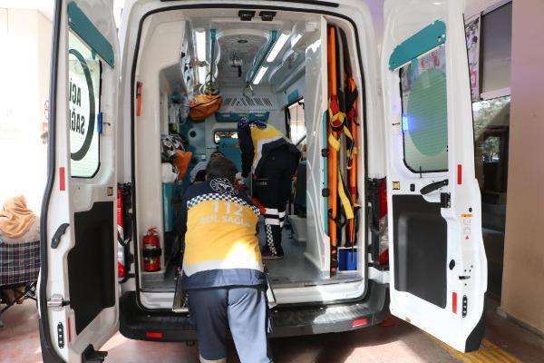 Tüfeği temizlerken kendisini ve arkadaşını vurdu