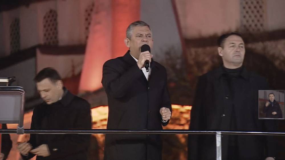 İstanbul - &Ouml;zg&uuml;r &Ouml;zel Bağcılar'da konuştu