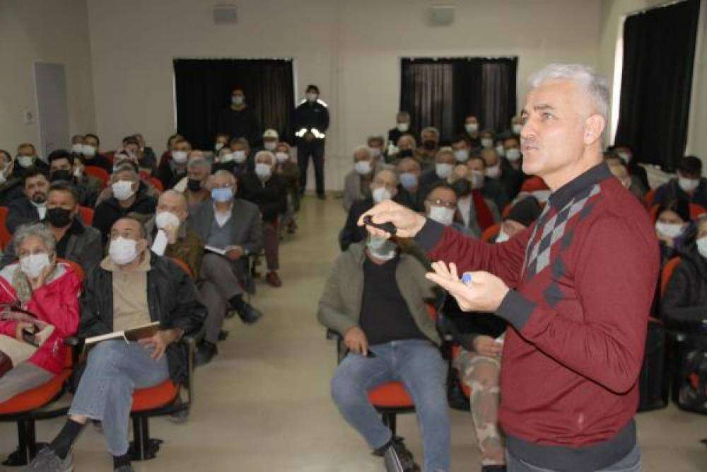 Erdemli’de avokado üreticilerine eğitim verildi