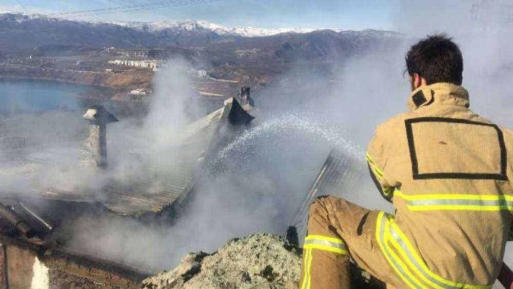 Evde çıkan yangında öldü