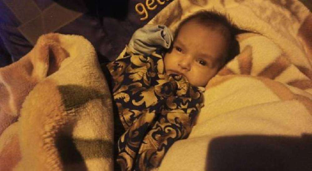 Çantaya koyulan 3 haftalık bebek, sokağa terk edildi