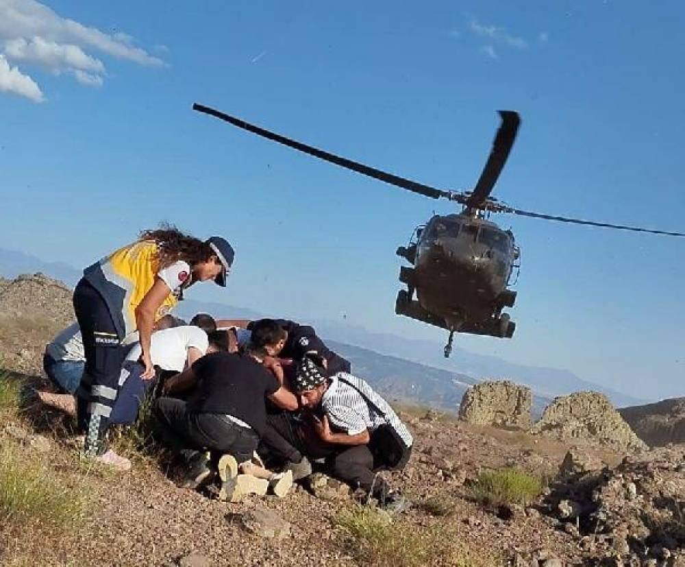 Askeri helikopter, kayalıklardan düşen Yaprak için havalandı