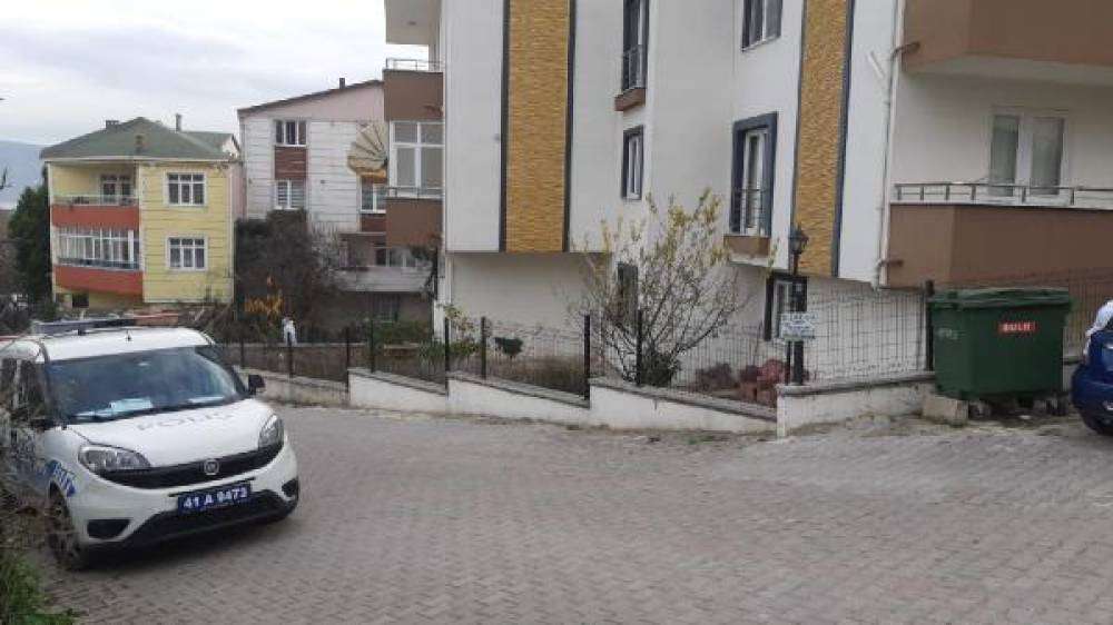 Evinde merdivenden düşüp öldü 