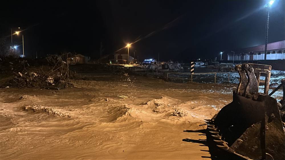 &Ccedil;anakkale'de sağanak; Kepez &Ccedil;ayı taştı